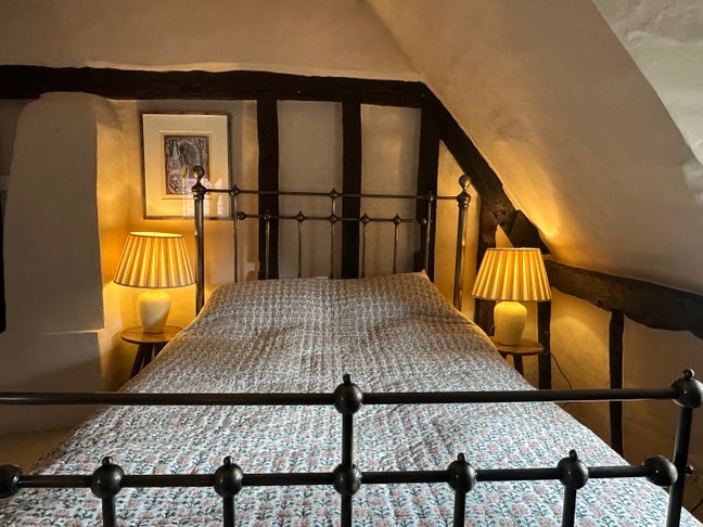 Double room in Ramsbury cottage Main Photo