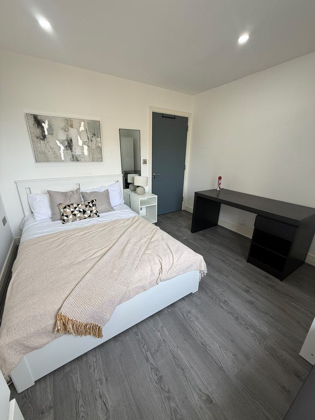 💥 Bargain Room in E16! Move In NOW, &pound;875 🏡 Main Photo
