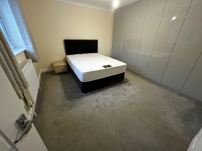 Large Double Room with En-Suite -to Let Huntingdon Main Photo