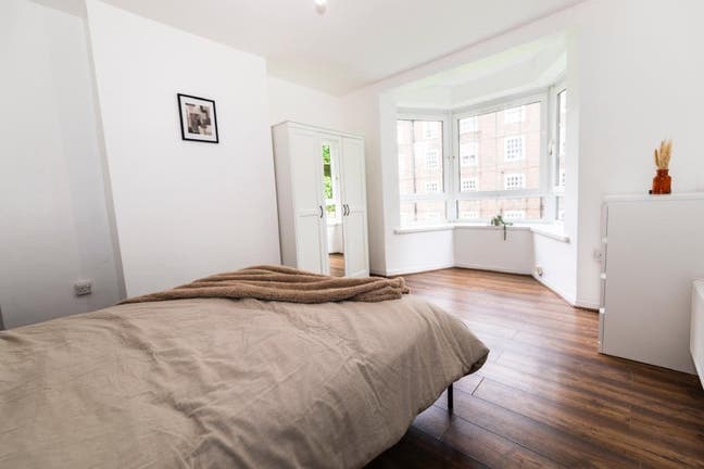 Large Bright Double Room | 4 Bed Flat | Bethnal G Main Photo