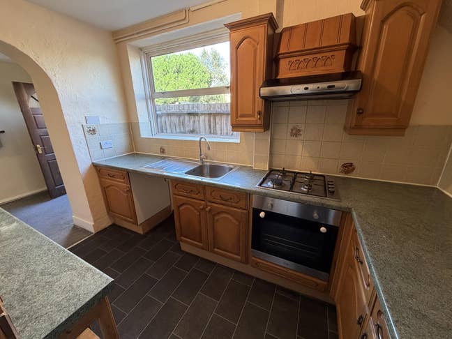3 Bedroom end terrace Main Photo