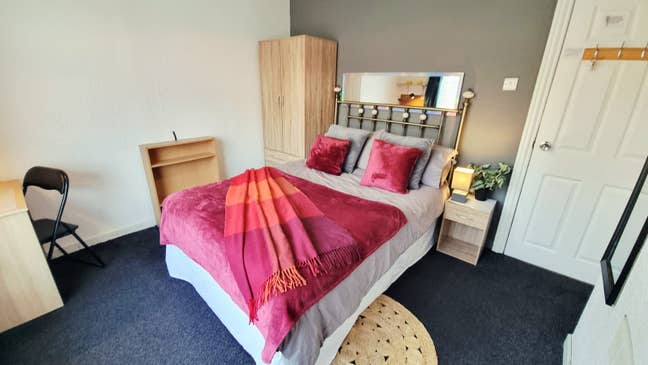 Superb 4 bedroom student house near Bolton Uni Main Photo