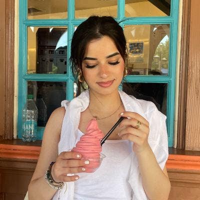 20 year old Female seeks a double room Main Photo