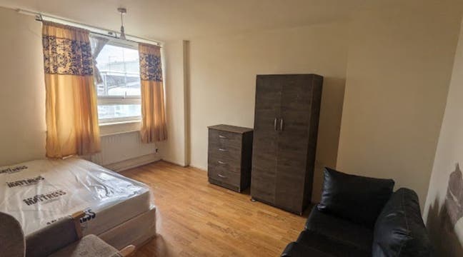 2 double Room+inc all bills@canary wharf Main Photo