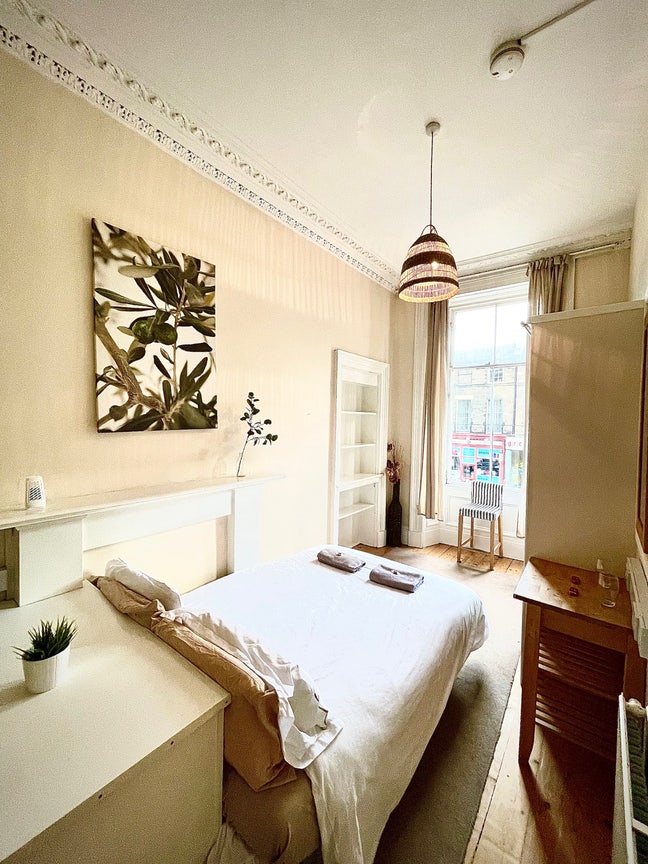 Double rooms and single room haymarket- students  Main Photo
