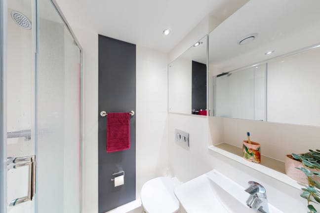 Canvas River Street Manchester – Silver Ensuite  Main Photo