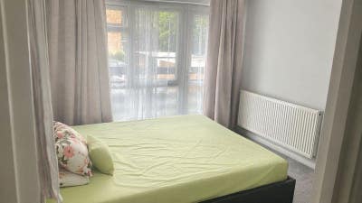 🏡 Double Room with Private WC and Bathroom in HA7 Main Photo