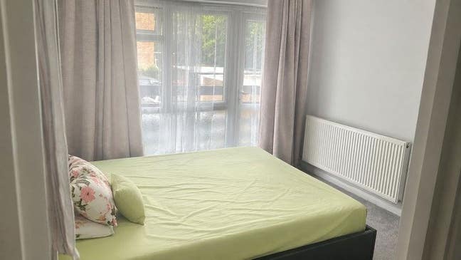 🏡 Double Room with Private WC and Bathroom in HA7 Main Photo