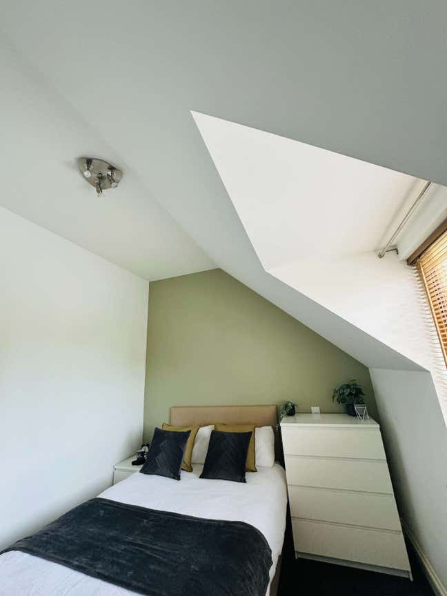 Aged 40-60 and looking for a mature house share?  Main Photo
