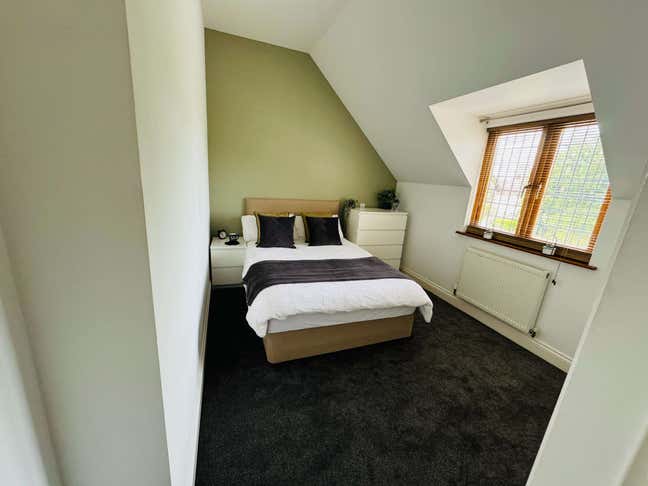 Aged 40-60 and looking for a mature house share?  Main Photo