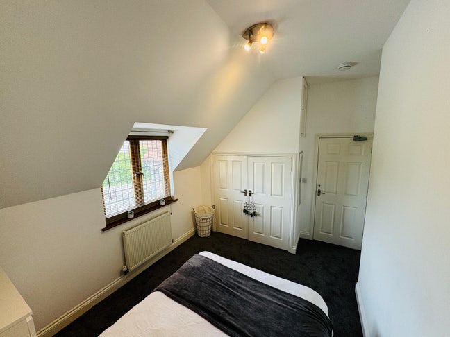 Aged 40-60 and looking for a mature house share?  Main Photo