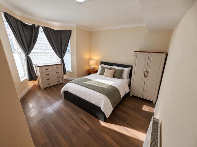 Double Ensuite studio room clean professional home Main Photo