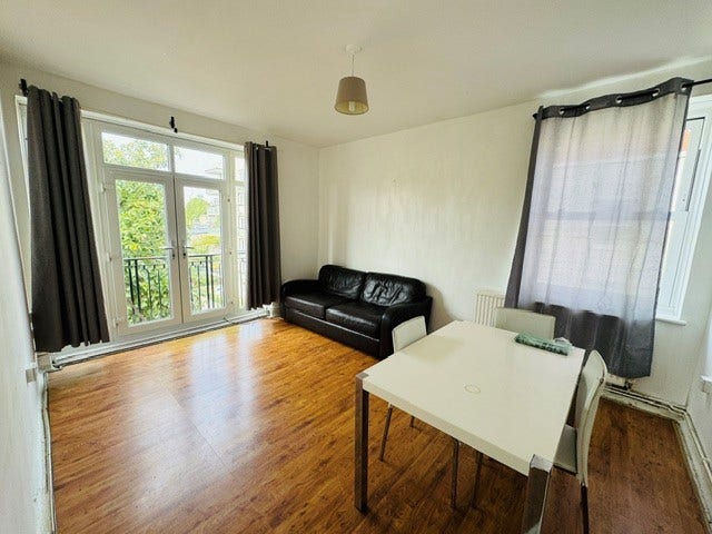 Three Bedroom apartment close to Shoreditch Main Photo
