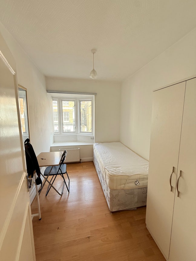 Single Room Available in Kensington Olympia  Main Photo
