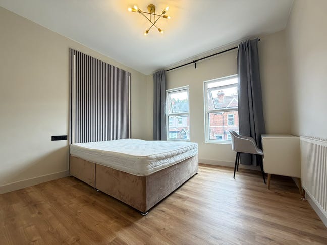 Newly refurbished 4 Bed Property - Raddleburn Rd  Main Photo