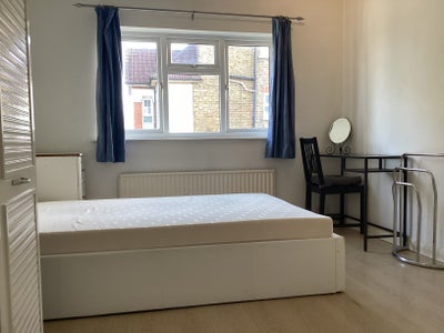 Bromley Nth (BR1) Room to Let in 4 Bed House Main Photo