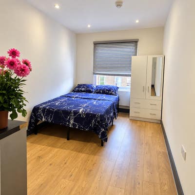 Studio 20 mins to Kings Cross - bills included !  Main Photo
