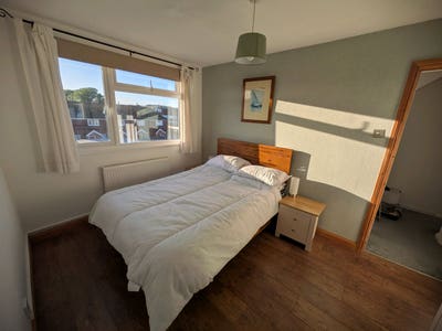 Double room in family home  Main Photo