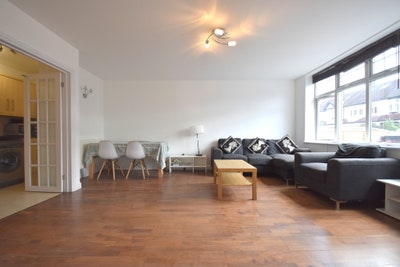 Stunning Large 4 Double Bedroom House With Garden Main Photo