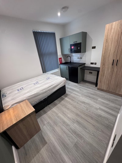 4 Stunning Rooms Availible - Windsor Road L9 Main Photo