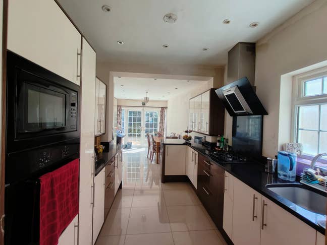 Single furnished room available  Main Photo