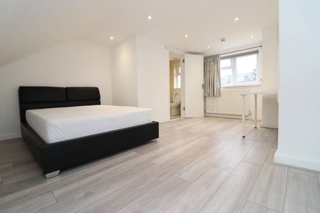 ⚡Master Ensuite + Double Room⚡ Main Photo