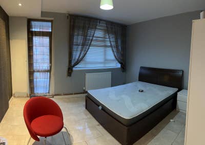Shadwell, E1 *Inclusive* 3 Rooms in 4 Bed Flat Main Photo