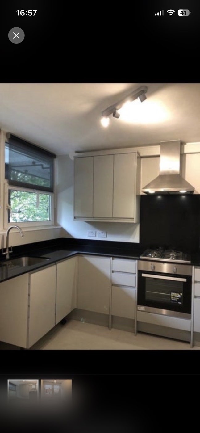 Large single ensuite room 4 mins from S Quays stn Main Photo