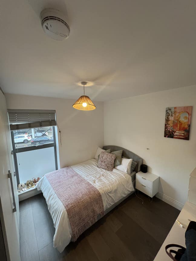Double Bedroom (Ensuite) - 2 Bed North London Flat Main Photo