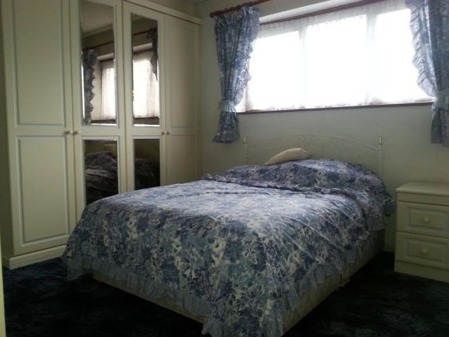 2 Spacious Double Rooms Available in TW14 0DQ Main Photo