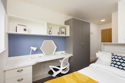 Cash incentive! Takeover room at Merchants apartme Main Photo