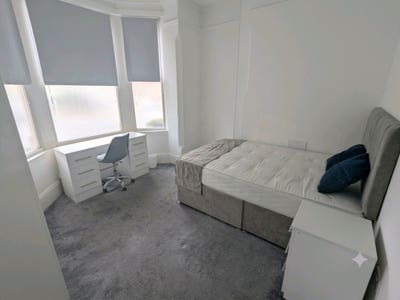 NG5 All Inclusive - Available Now  Main Photo