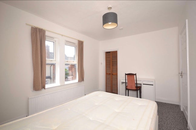 Large Double near UoR - &pound;575 - Available ASAP! Main Photo