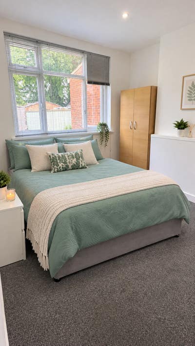 Heston TW5 - 2 Double Rooms  Main Photo