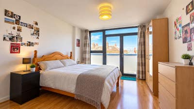Stunning Double En Suite Room In 3 Bed Flat  Main Photo