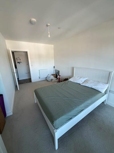 Double Room with Private Bathroom – South Croydon  Main Photo