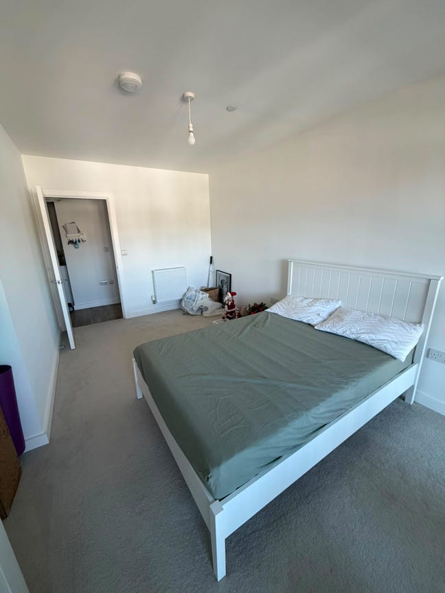 Double Room with Private Bathroom – South Croydon  Main Photo