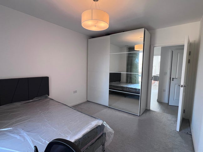 Very Large Room + Private Bathroom - Colindale Main Photo