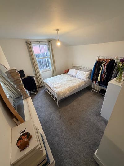 Large en-suite room in social house in Brixton Main Photo