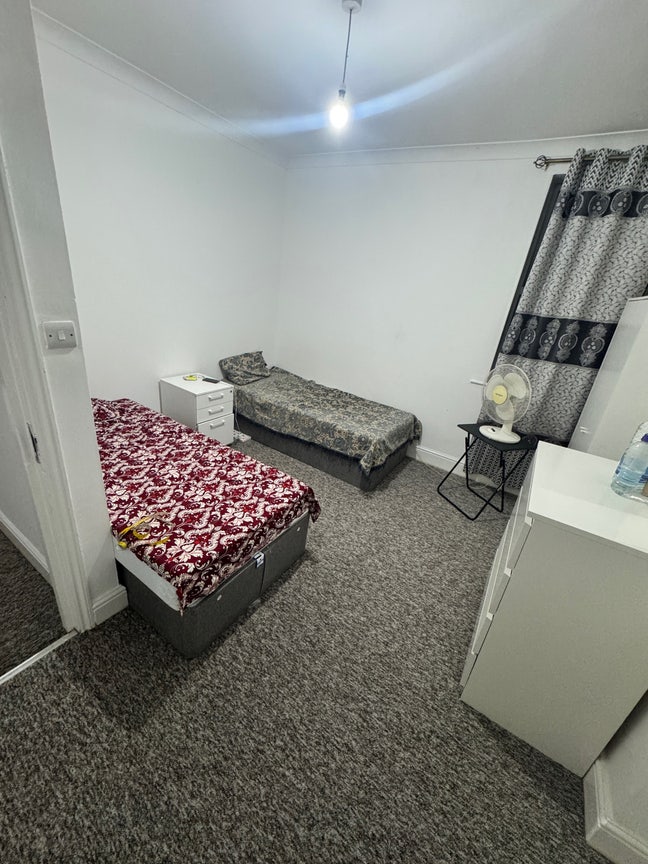 A double room and a single room for Muslim Girl on Main Photo