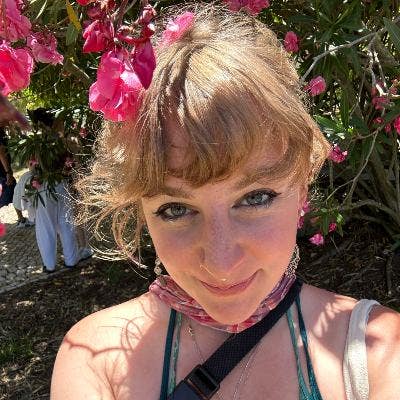Professional Female seeks a double room Main Photo