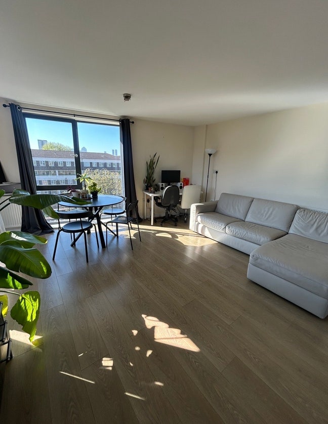 Double Room with Own Bathroom Available Zone 2 Main Photo