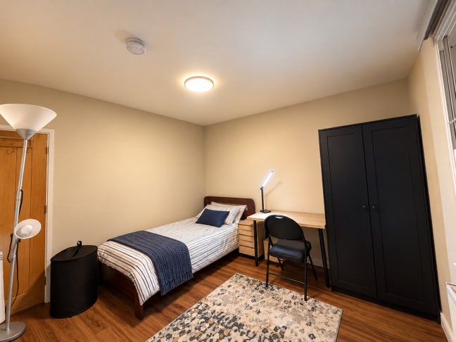 Spare Double Room in Friendly West Wycombe House, Main Photo
