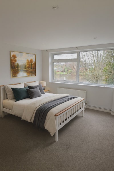 Quiet Riverside Room in 2-Bed Flat Main Photo