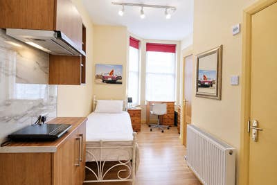 🌇 Prime Location - Single luxury studio Main Photo