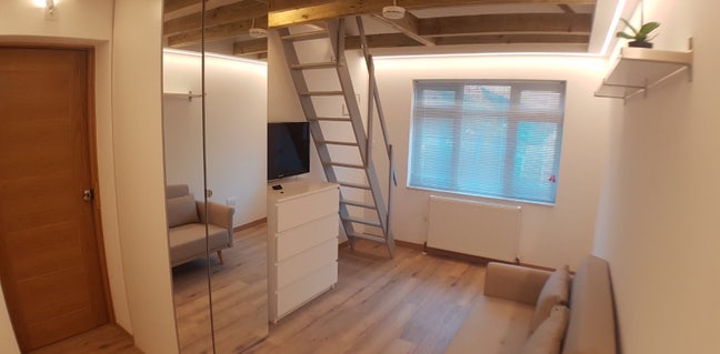 Amazing studio flat in White City, W12 Main Photo