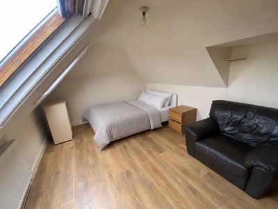 **Great Location**3 Doubles Available** Parking ** Main Photo