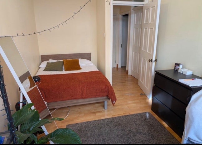 Large Furnished Room in 2 Bed Flat in Shad Thames  Main Photo