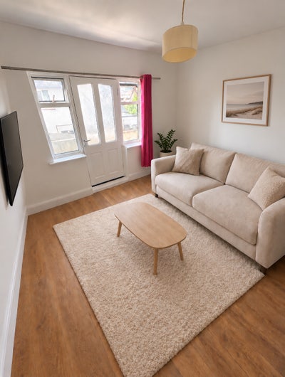 ** Brand New 2 Bedroom Flat ** Great Location ** Main Photo