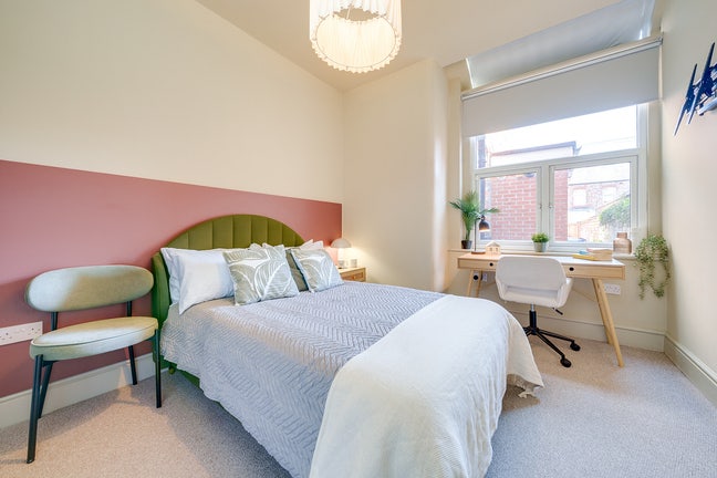 Stylish En-suite room in a 6 Bed House share Main Photo